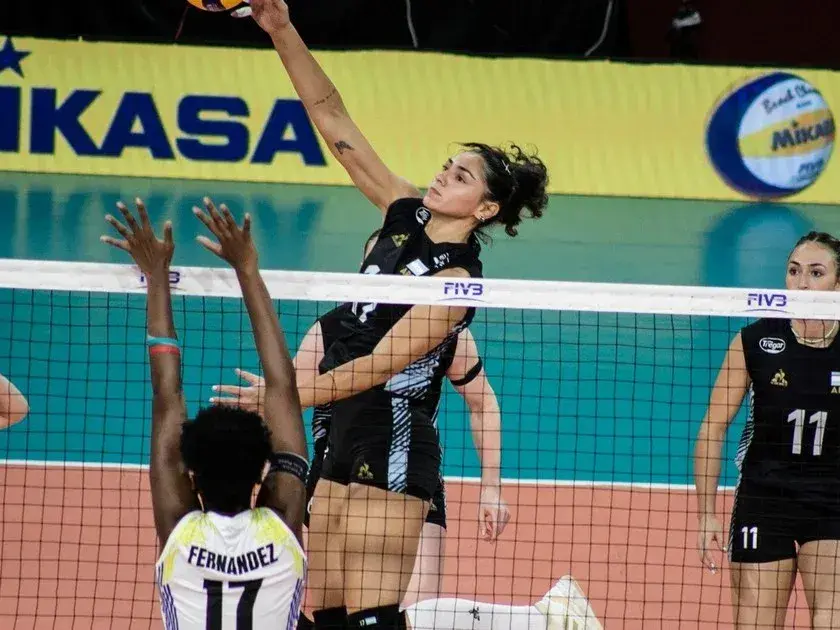 Las Panteras derrotaron este jueves a Venezuela y se metieron en semifinales de la Copa Sudamericana. Foto: @Voley_FeVA