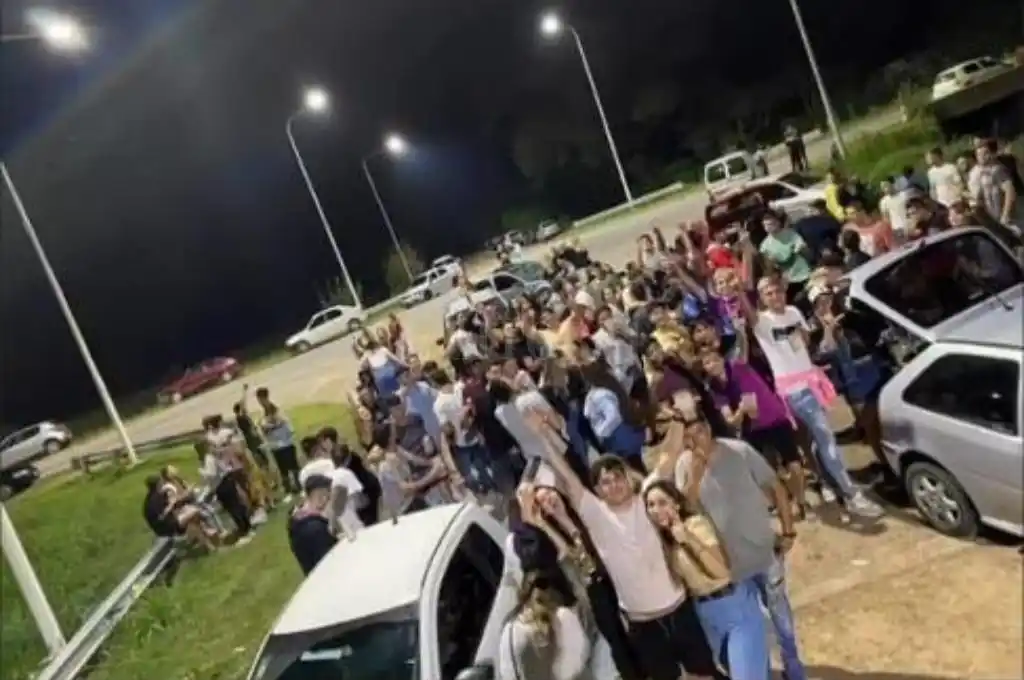 Multitudinaria fiesta clandestina en plena ruta