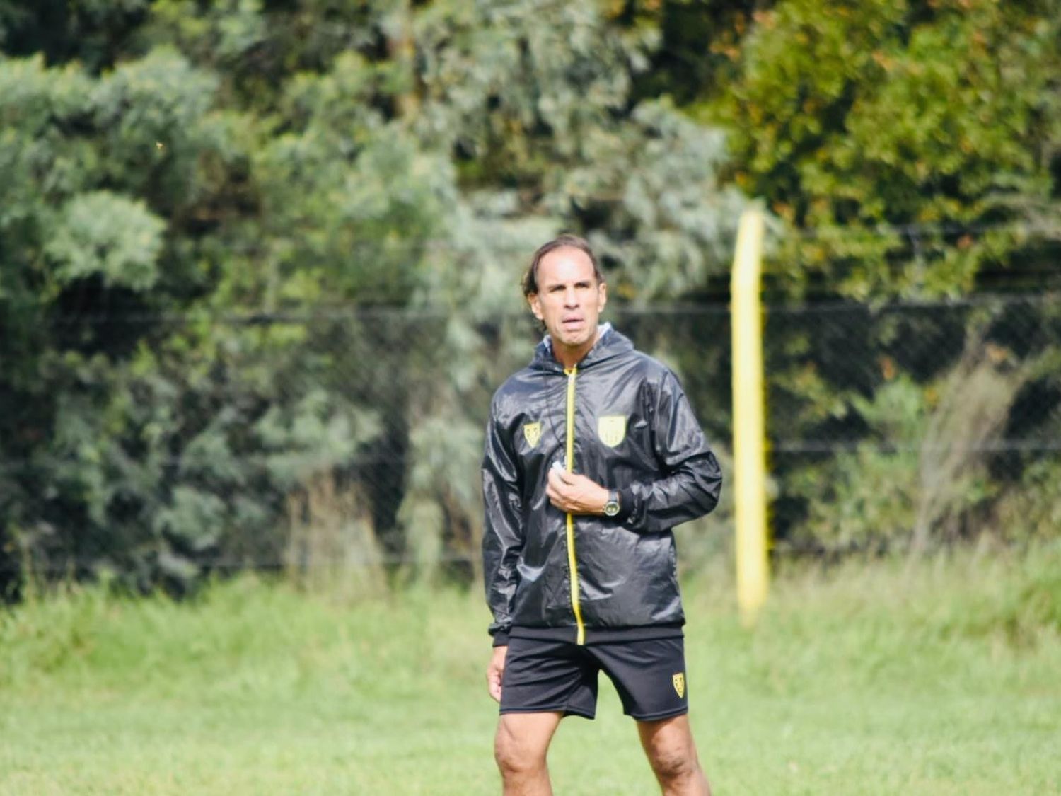 Navarro Montoya dejó de ser el técnico de Santamarina