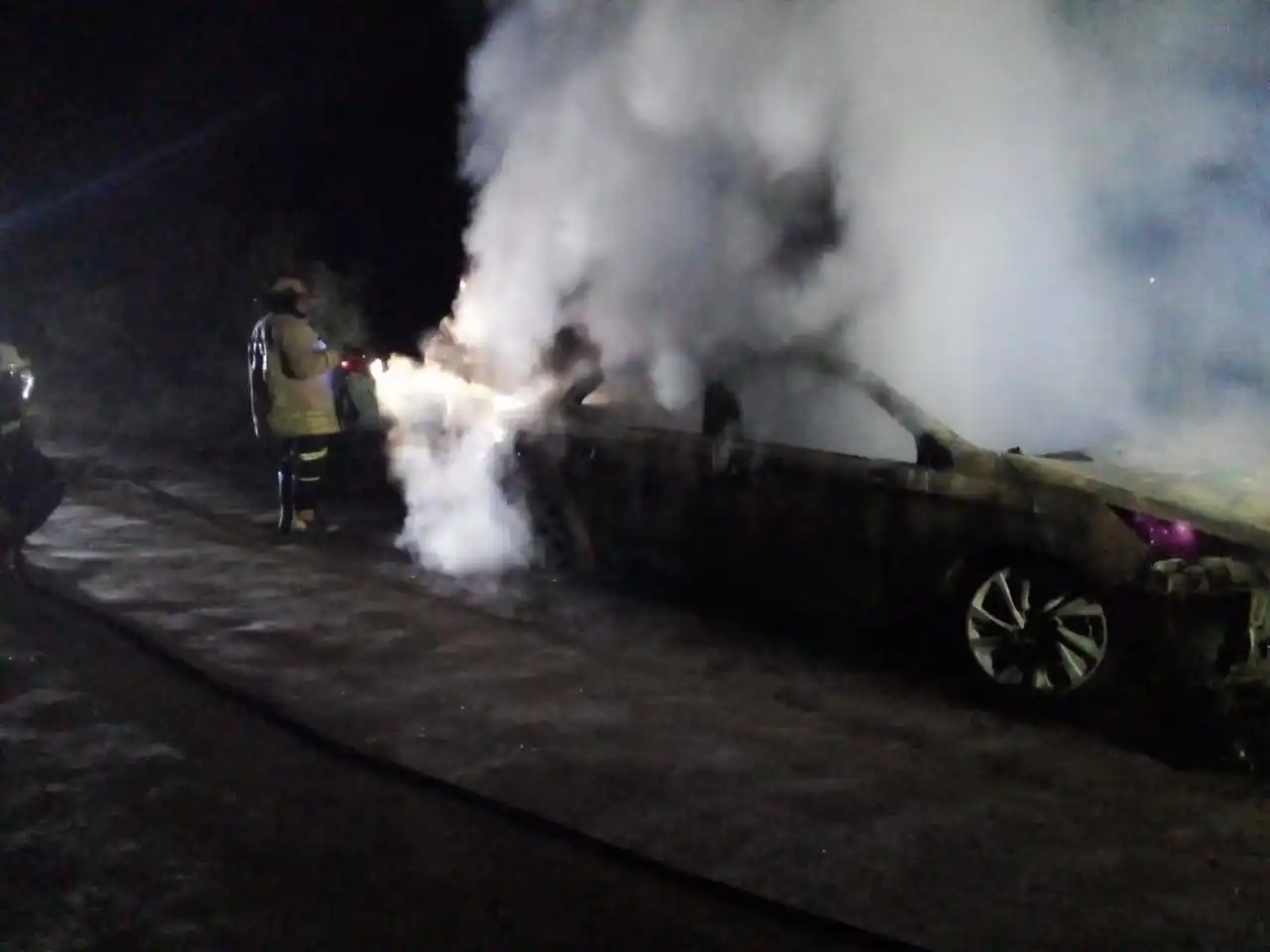 auto incendiado 2