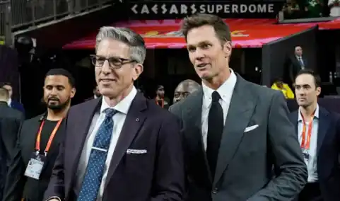 Las principales críticas se basan en su poco aporte como ex deportista en su relato