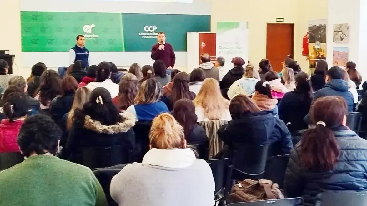 Más de un centenar de docentes participan de la capacitación “El aula en la huerta”