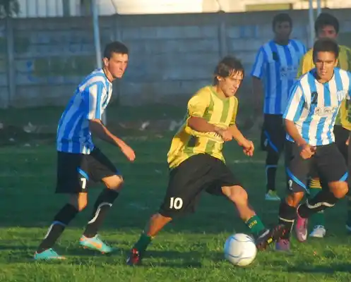 Juventud reaccionó a tiempo y se quedó con los tres puntos ante Sarmiento