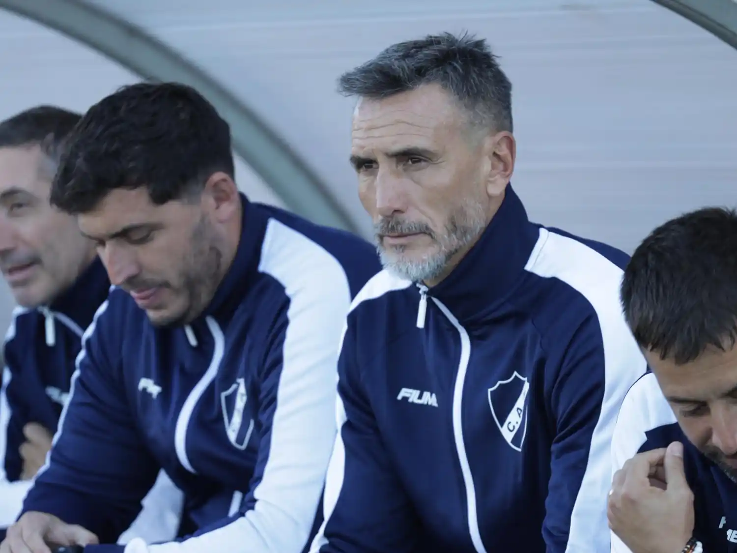Pablo Quattrochi dirigiendo el encuentro frente a Deportivo Madryn