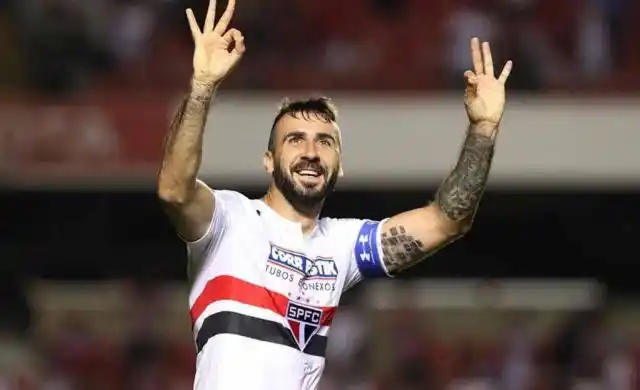 Pratto: "No soy un mercenario, lo hago por mi familia"