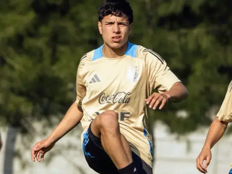 El rafaelino Gastón Bouhier entrena con la Sub 20 en Ezeiza.Foto:AFA