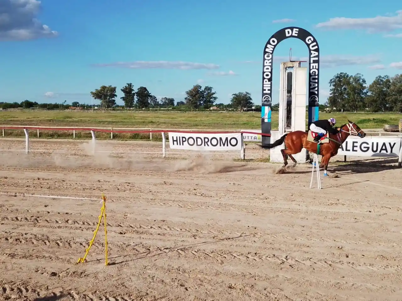 Turf: Mantecosa se impuso en el Gran Premio “Gury” Cáceres