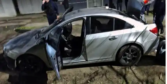 De Santa Fe a Paraná: incautaron un auto robado con un arsenal en su interior