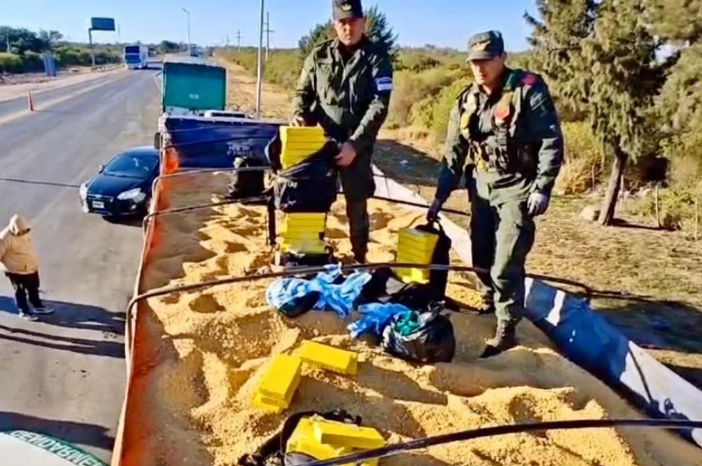 Los uniformados realizaron el procedimiento a la altura del peaje de la localidad de Fernández.