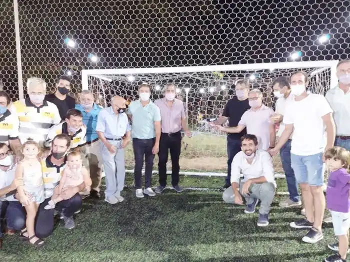 Se inauguró la cancha de fútbol 6  en el Club Comunicaciones