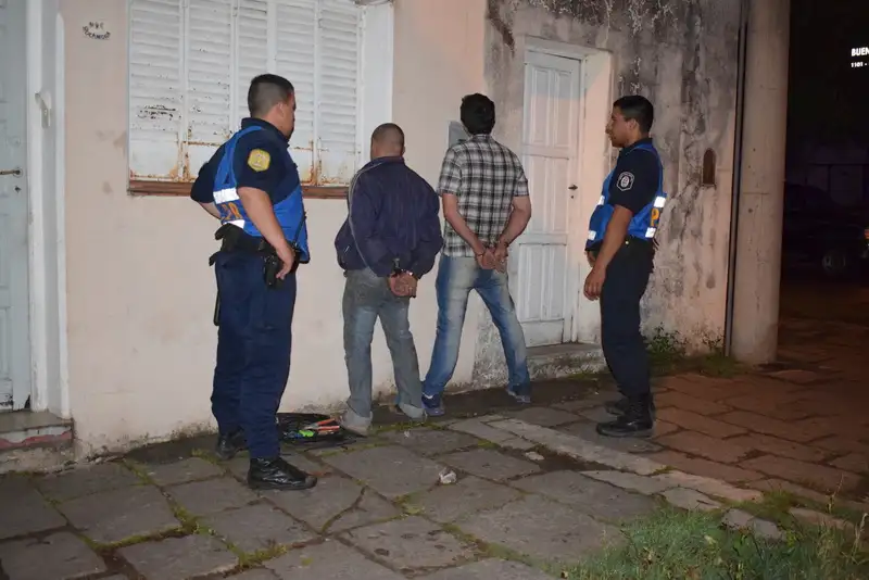 Los detuvieron por no poder demostrar que eran dueños de lo que llevaban