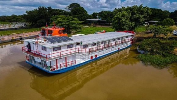Unicef rehabilitó un barco hospital para llevar salud, nutrición y agua a indígenas en Venezuela