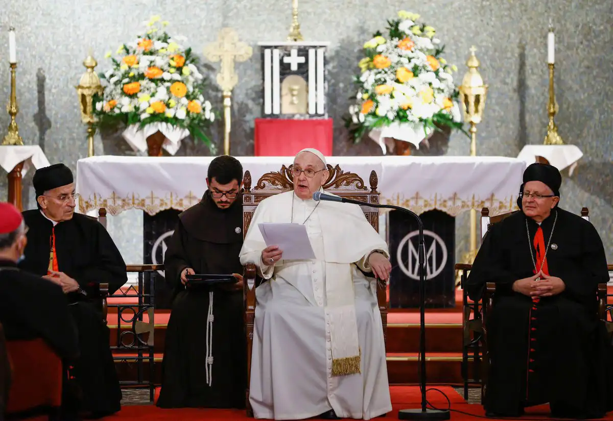 Francisco inició su visita a Chipre.