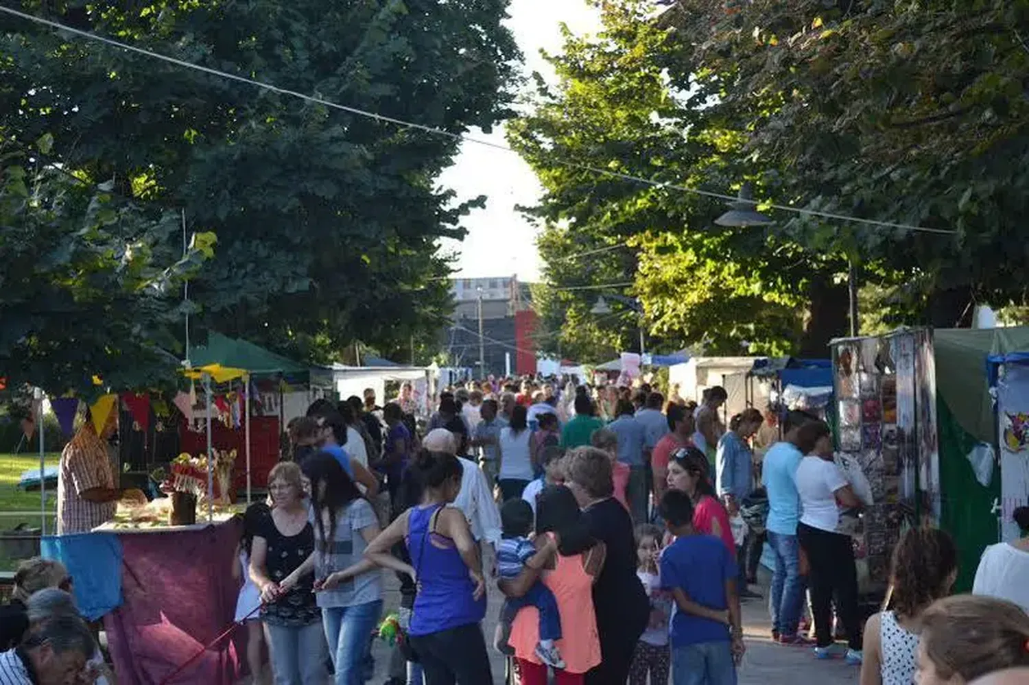 Feria de artesanos Villa Cañás