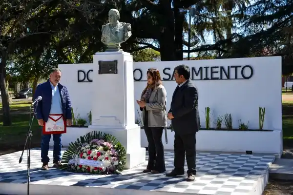 Se realizó el acto de puesta en valor del monumento a Domingo Faustino Sarmiento