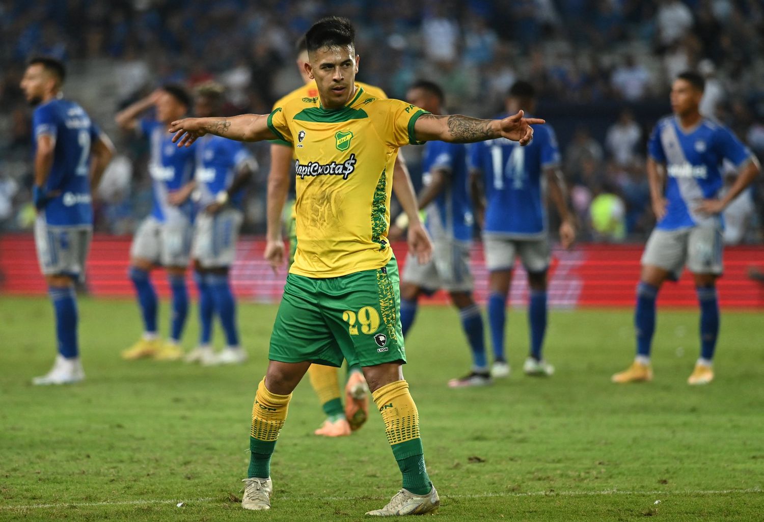 Defensa define su clasificación ante Emelec en La Plata.