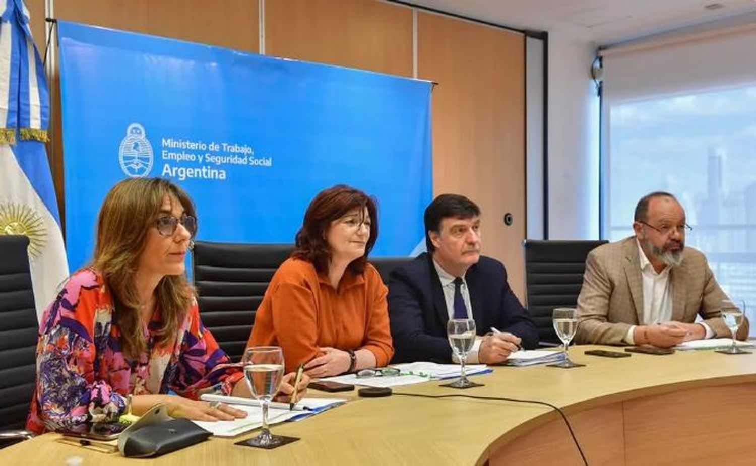 Salario mínimo: gremios y empresas acordaron un aumento de 32,2% y pasará a ser de $156.000 desde diciembre