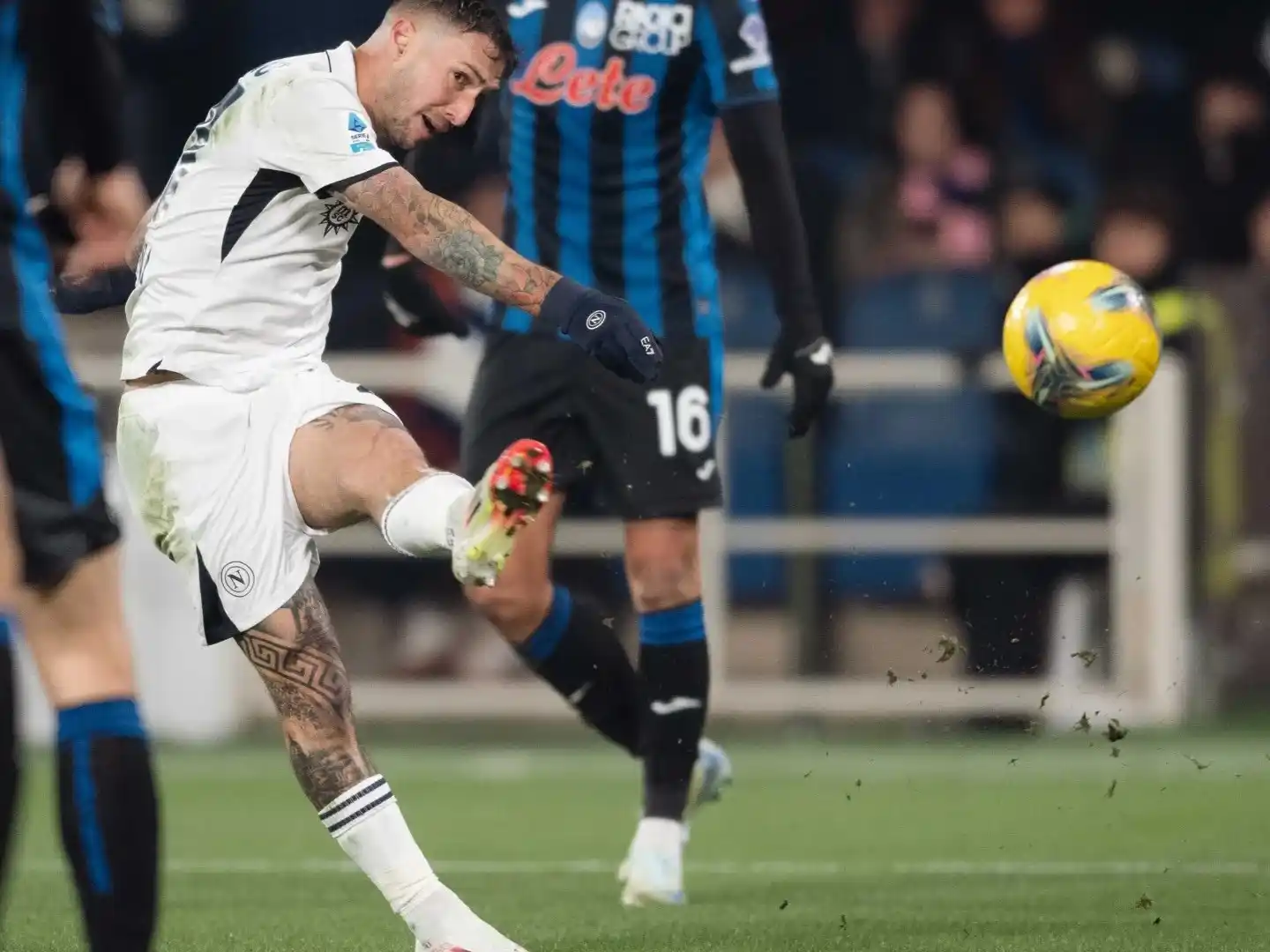 El puntero Napoli se lo dio vuelta a Atalanta