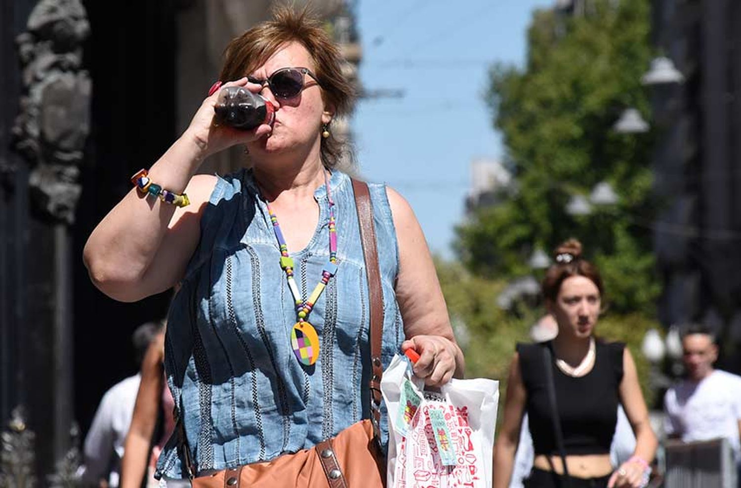 El sol resplandece en Rosario y la temperatura sube a 33 grados