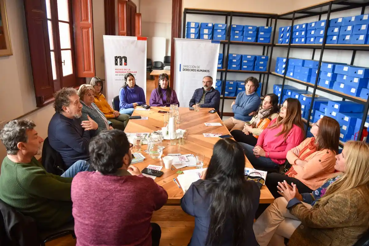 El referente de la educación Carlos Skliar visitó el Museo de la Memoria Popular “Osvaldo Delmonte”
