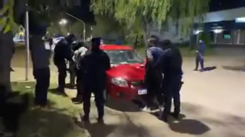 Fuga de película por Entre Ríos: iban chocando alambrados con 500 kilos de cocaína encima