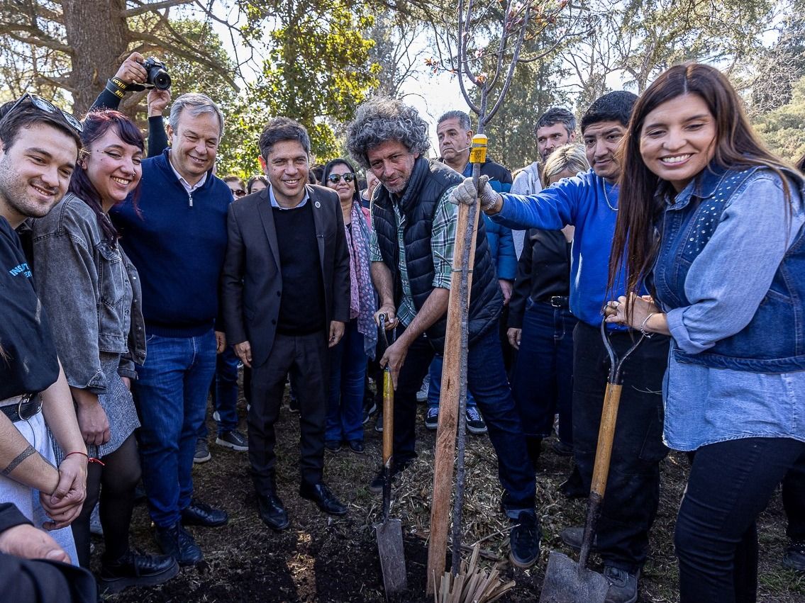 Kicillof visitó la puesta en valor del Parque ex Quinta Rocca