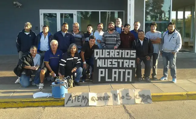 Campana: Trabajadores despedidos reclamaron en la puerta de Siderca