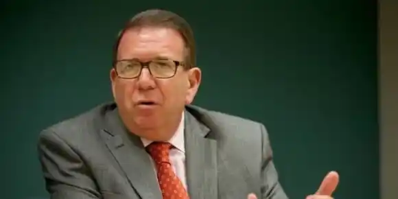 51% frente a 17%: Edmundo González Urrutia encabeza intención de votos, según esta encuestadora