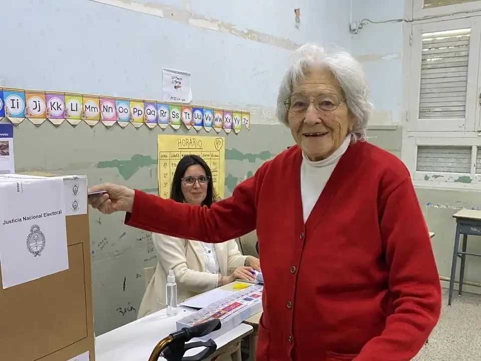 Amelia Peraita  votando en la Escuela N°3 (Foto: gentileza de la familia Mormeneo)