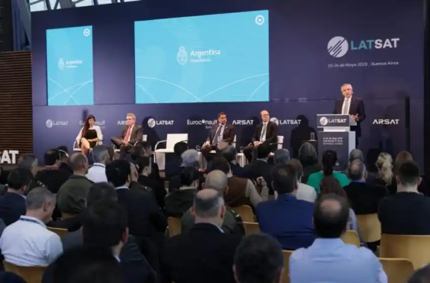 Con líderes de la industria satelital, Fernández destacó la inversión de Estado en ciencia