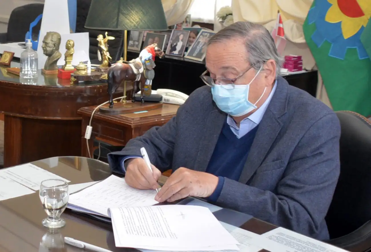 Gestionan financiamiento de Nación para construir 20 viviendas y un paso a nivel 