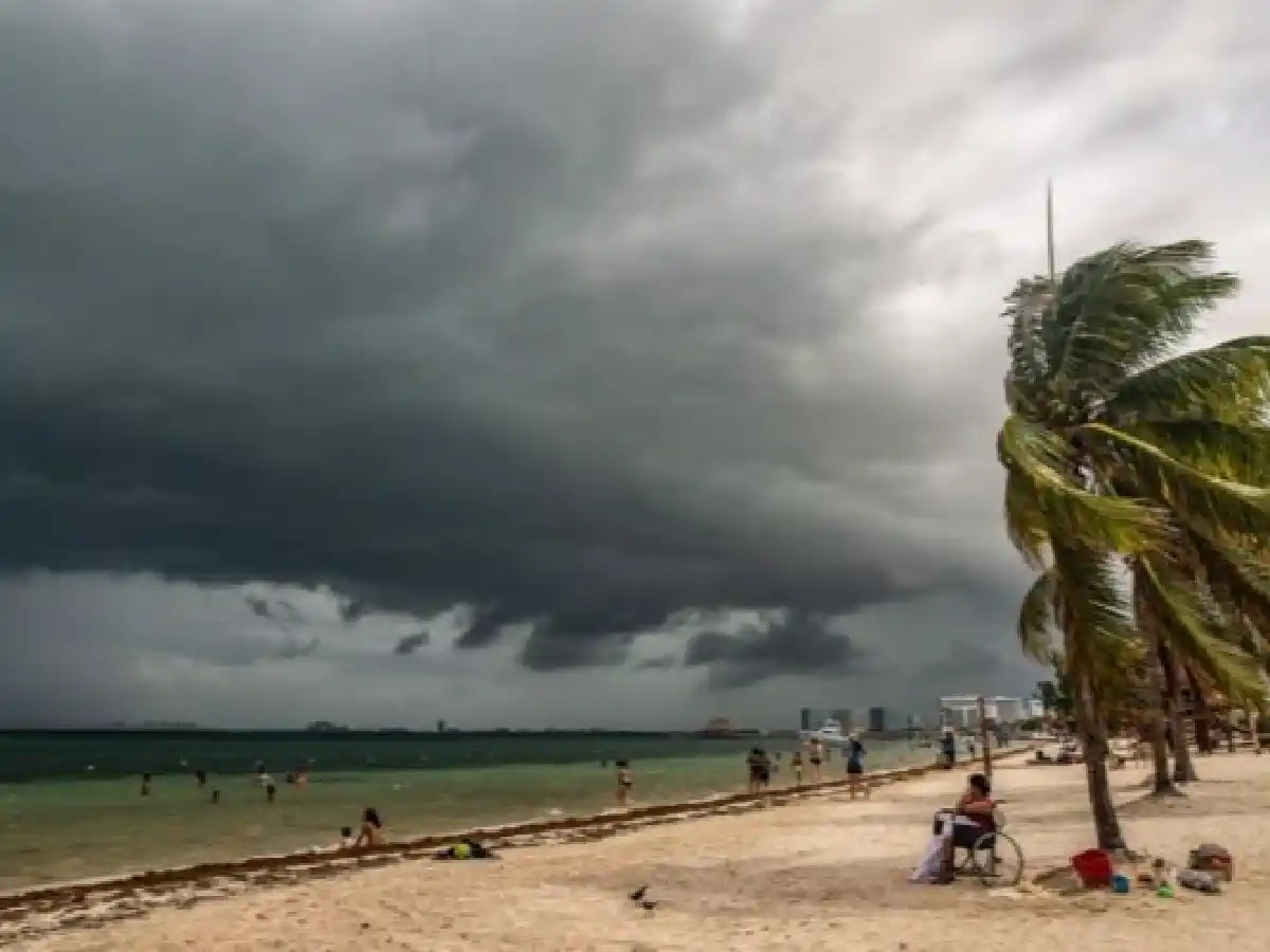 El huracán Grace se degradó a categoría 1 en su avance sobre México