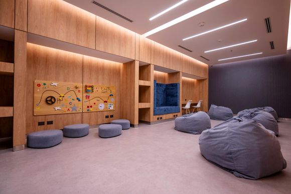 Aeropuertos más accesibles: abre en Ezeiza sala diseñada para personas dentro de la Condición del Espectro Autista (CEA)