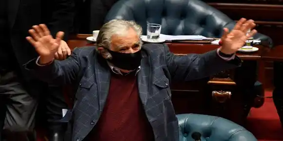 Pepe Mujica renuncia al Senado de Uruguay y se retira de la política