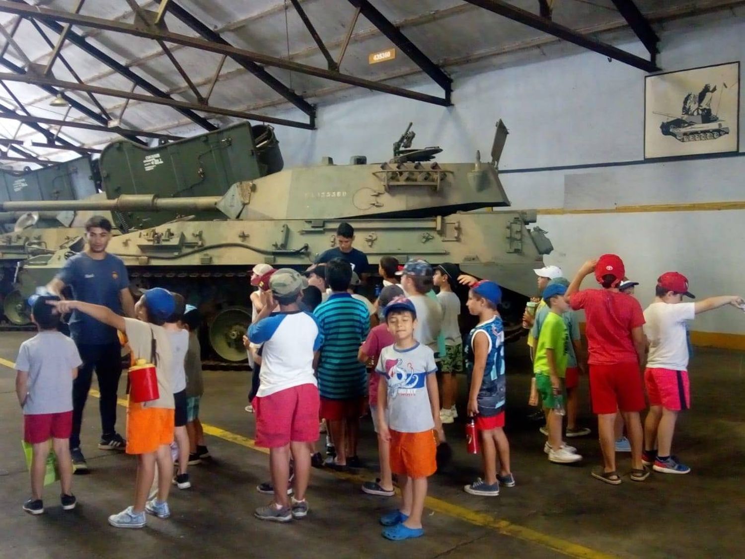 Visita al Regimiento de Caballería Tanques 6 Blandengues