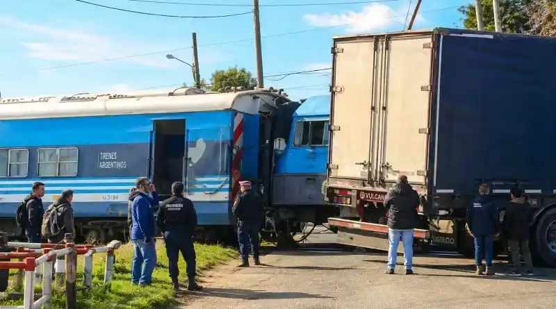 Ninguno de los pasajeros del tren ni el personal ferroviario resultó lesionado.