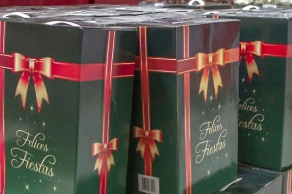 Polémica en Corrientes: entregaron cajas navideñas con ¿prendas de ropa interior?