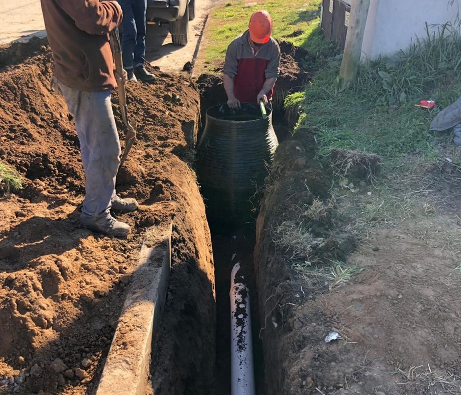Avanza con las obras de extensión de la red cloacal en La Movediza