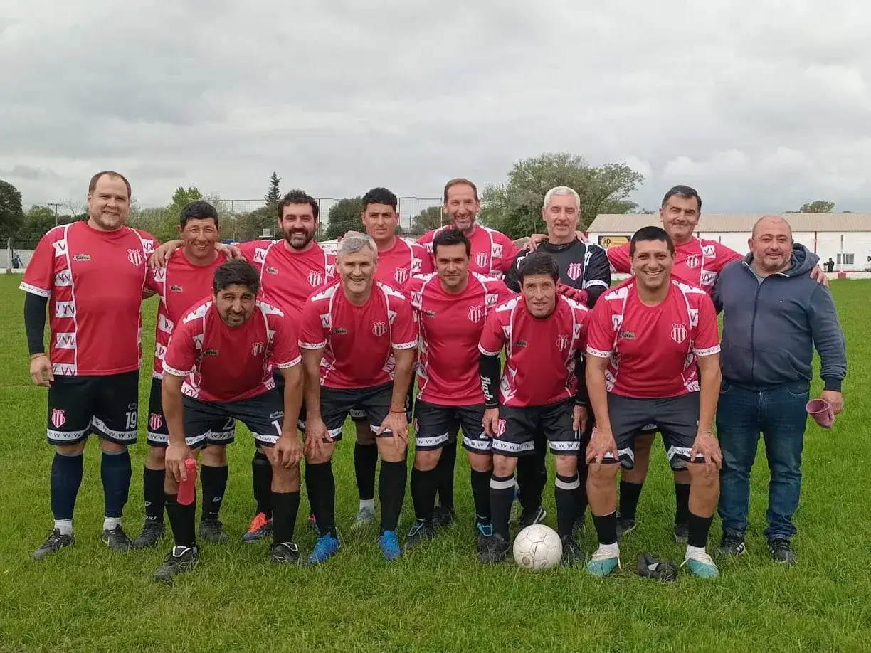 Máster y Juniors vivieron una tarde de goles y camaradería en General Galarza