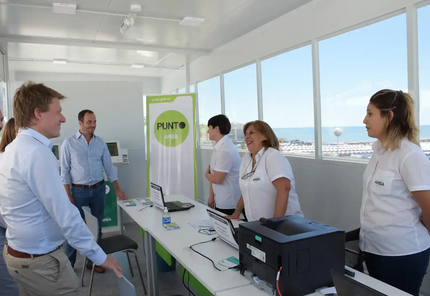 Arba difunde en la playa los  beneficios de gestionar impuestos en forma digital