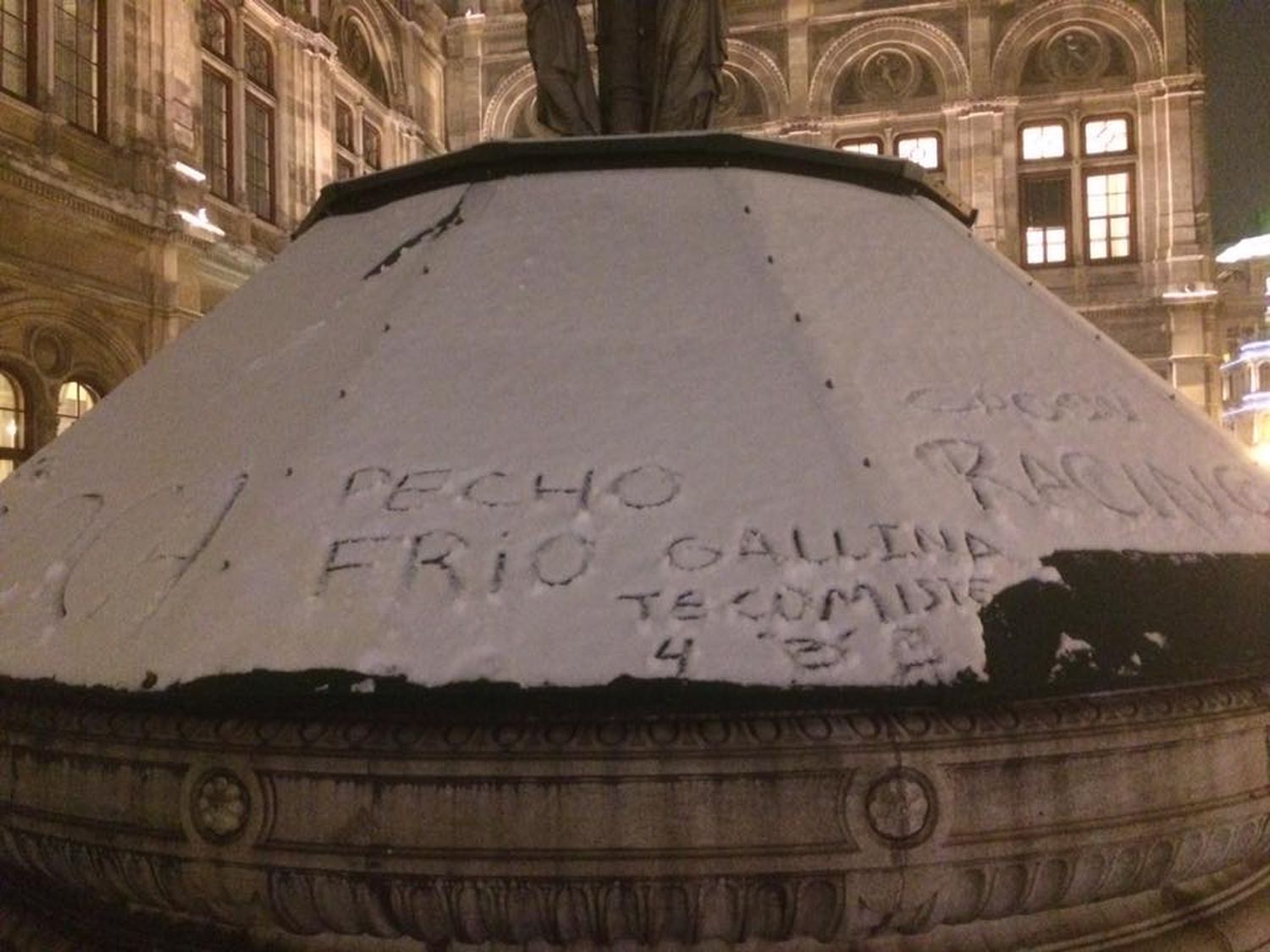 El folclore del fútbol argentino se trasladó a la nieve de Austria