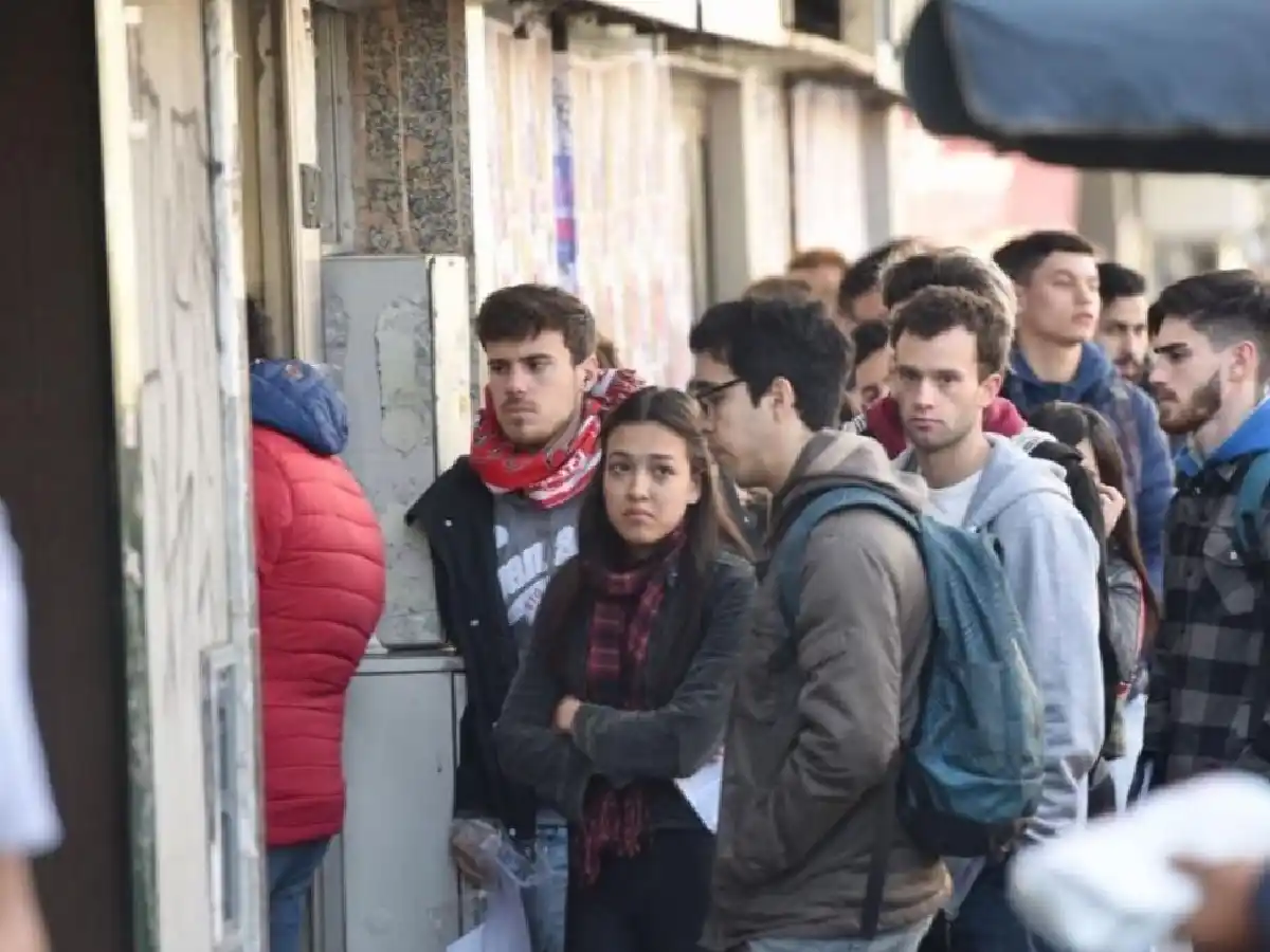 Un argentino de 30 años pasó el 40 % de su vida en recesión	