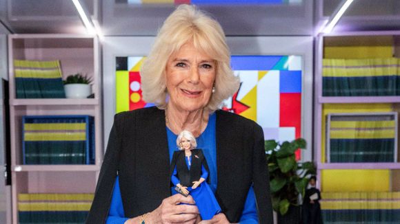 Camila recibe una Barbie joven en su honor (foto)