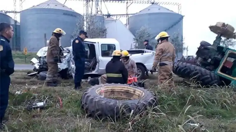 Choque mortal entre un tractor y una camioneta: falleció un hombre de 52 años