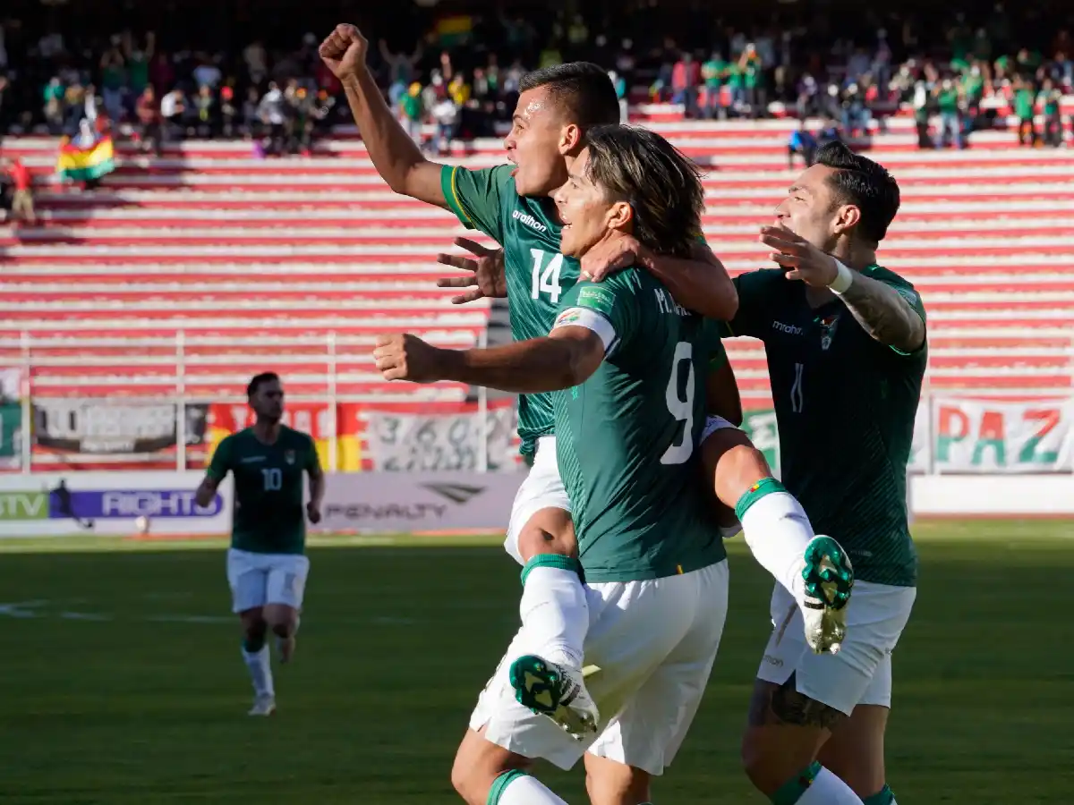 Bolivia goleó a Paraguay y complicó a Berizzo 