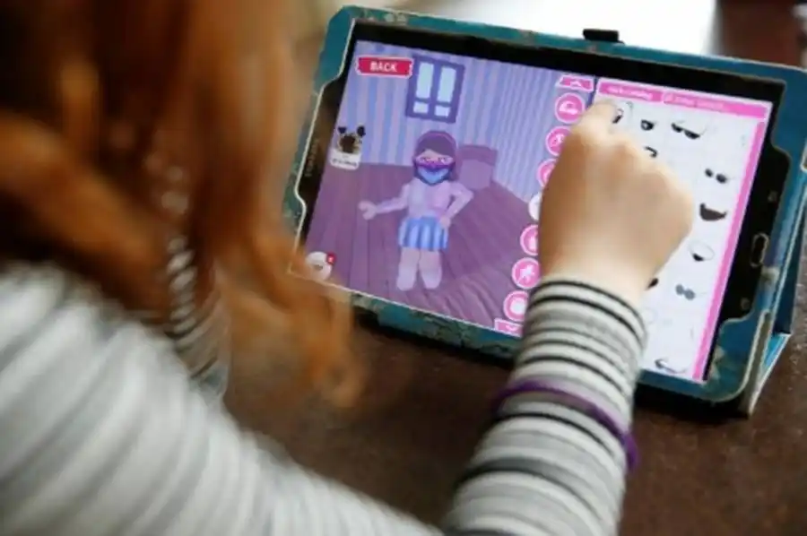 El  grupo captaba a niñas y adolescentes de entre 10 y 12 años través del videojuego Roblox.