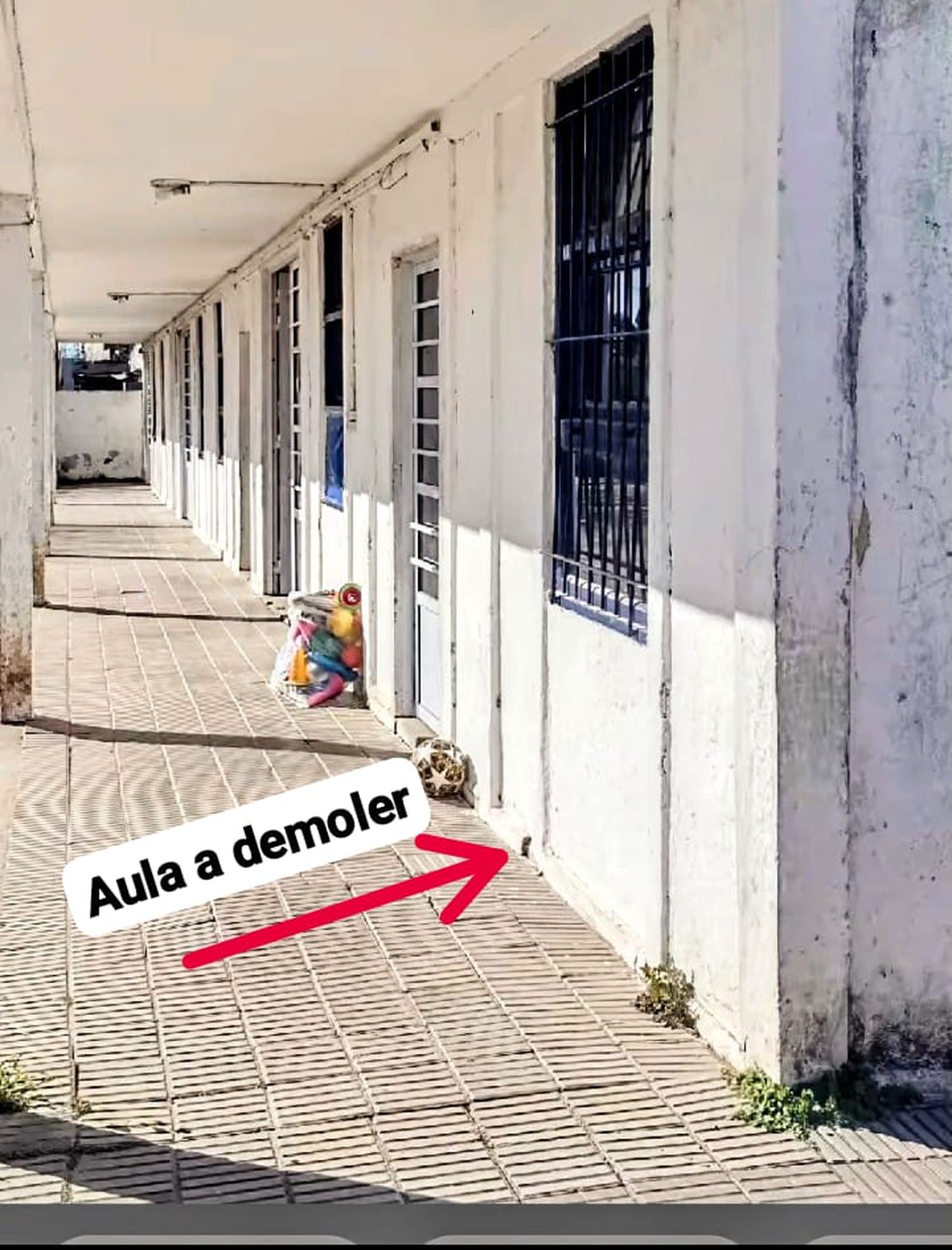La imagen gráfica es elocuente sobre la tarea que se realizaría en la escuela.