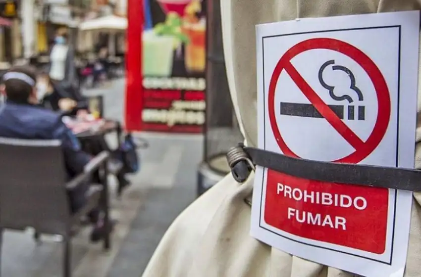 El proyecto incorpora restricciones en establecimientos sanitarios y educativos.