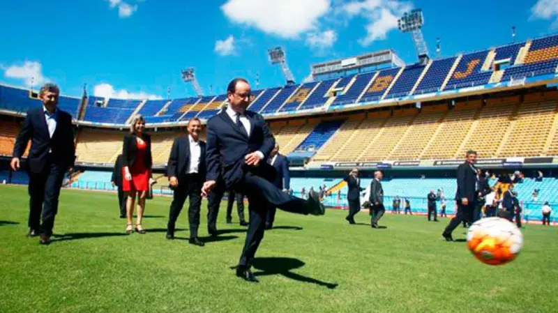 La relación entre fútbol y política: de Frondizi a Macri