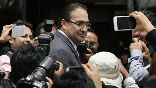 México ofrece una recompensa por un ex gobernador prófugo